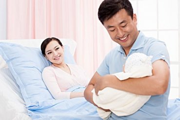 羊水早破的代妈还可以顺产吗？让广州助孕专家为您解答